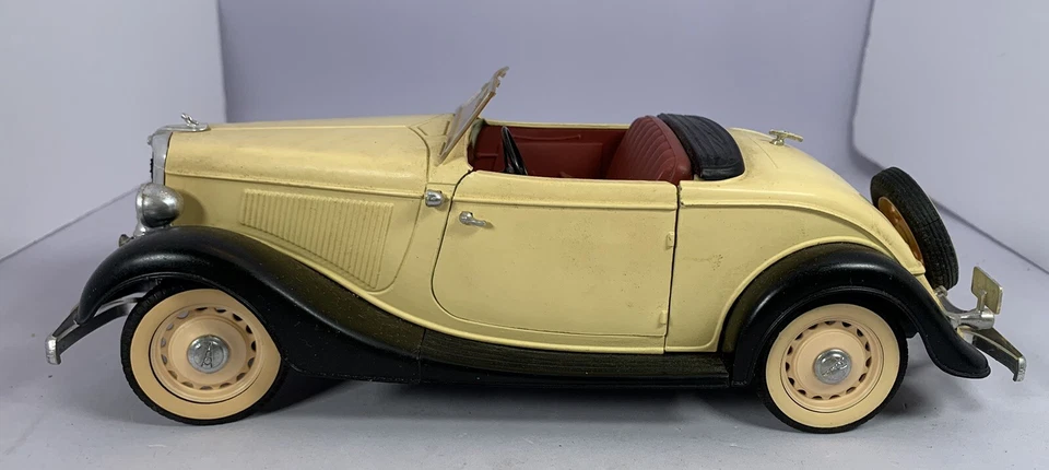 Vintage Solido French die cast V8 Ford Echelle 1:19 eme - Image 2 of 4