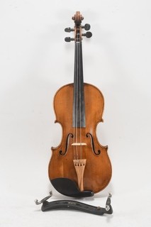C65C03 Alte Geige mit Koffer