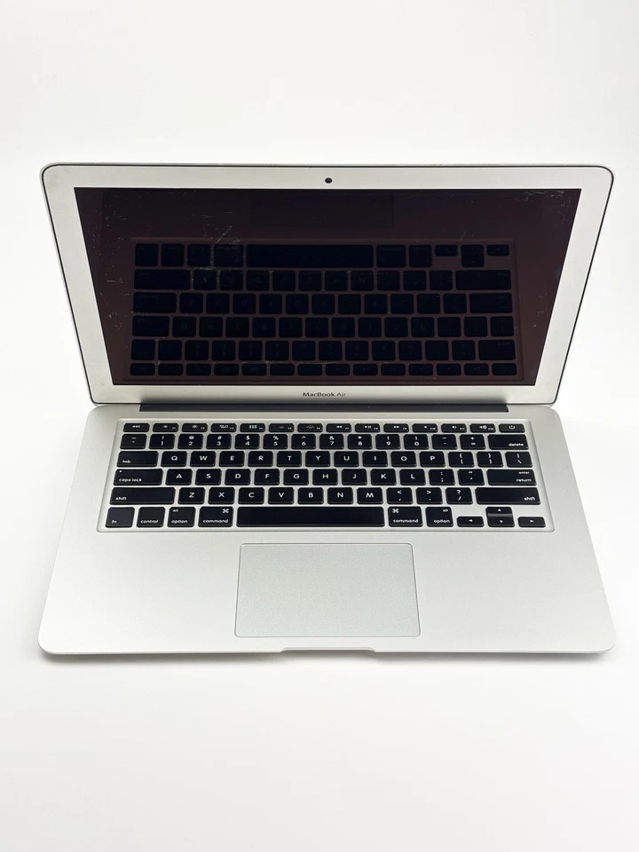 Macbook Air i5 11” 2012 128GB 4GB Silver - Eco Friendly - Image 2 of 4