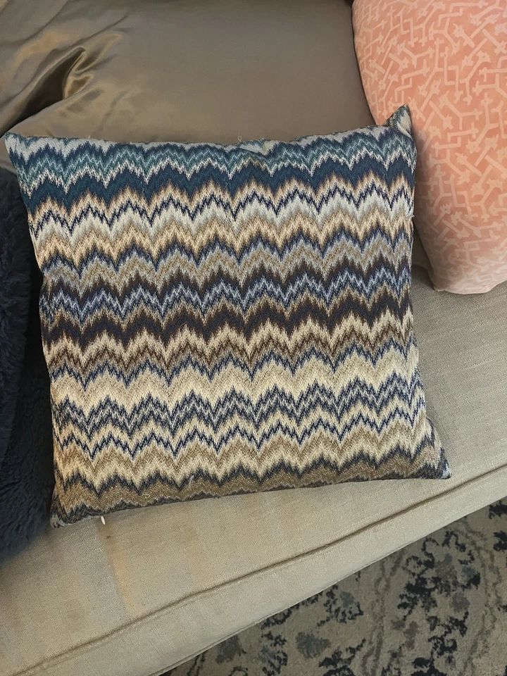 "Almohada Missoni Jarris 16 X 16"" pulgadas en zigzag" Foto 4 de 4