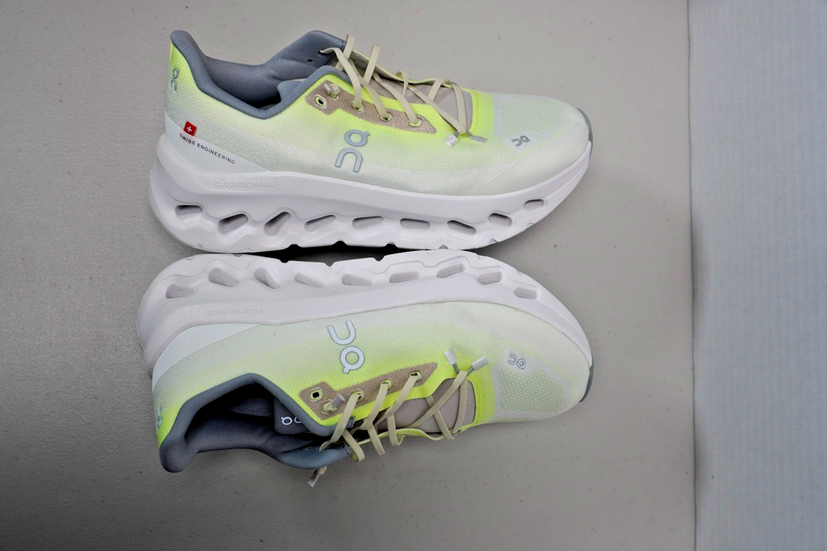 On Cloudsurfer CloudTec Phase ホワイト On Cloudsurfer CloudTec