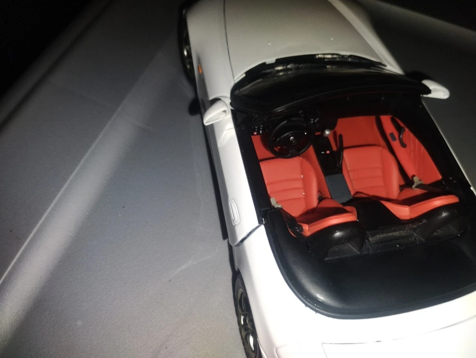 AUTOart 1/18 HONDA S2000 WHITE RARE AMERICAN VERSION EXCELLENT condition - Image 4 of 4