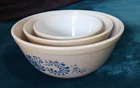 Vintage Pyrex Homestead Bowls (3) (401, 402, 403) 1.5 Pt, 1.5 Qt, 2.5 Qt