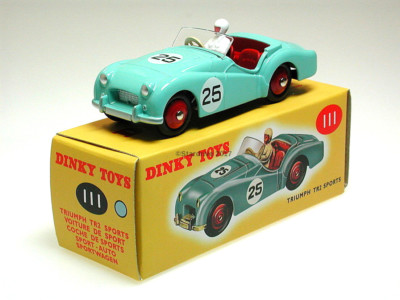 DINKY TOYS TRIUMPH TR2 - No 111 - 1:43 SCALE DIE CAST MODEL