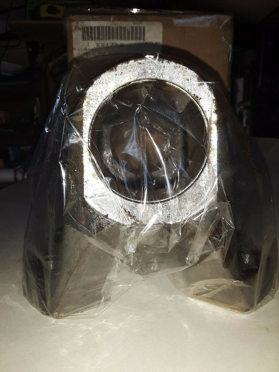 Flanges Spicer Bell Equipment 4206D #s 221752 - 191017 Flanges Spicer Bell Equipment 4206D #s 221752 - 191017