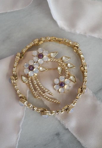 Vintage Monet Brooch Set Wreath Floral Opalescent Cabochon Costume Jewelry