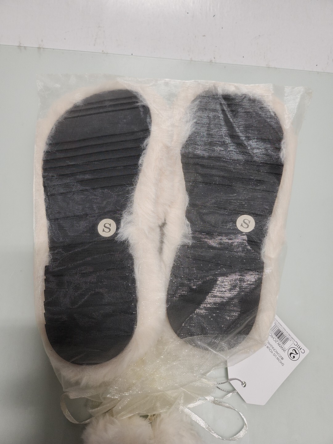 PANTOFOLA D’ORO 2 Chic White Posh Plush Slippers With Pearl & G Details Size 2 Bin 23