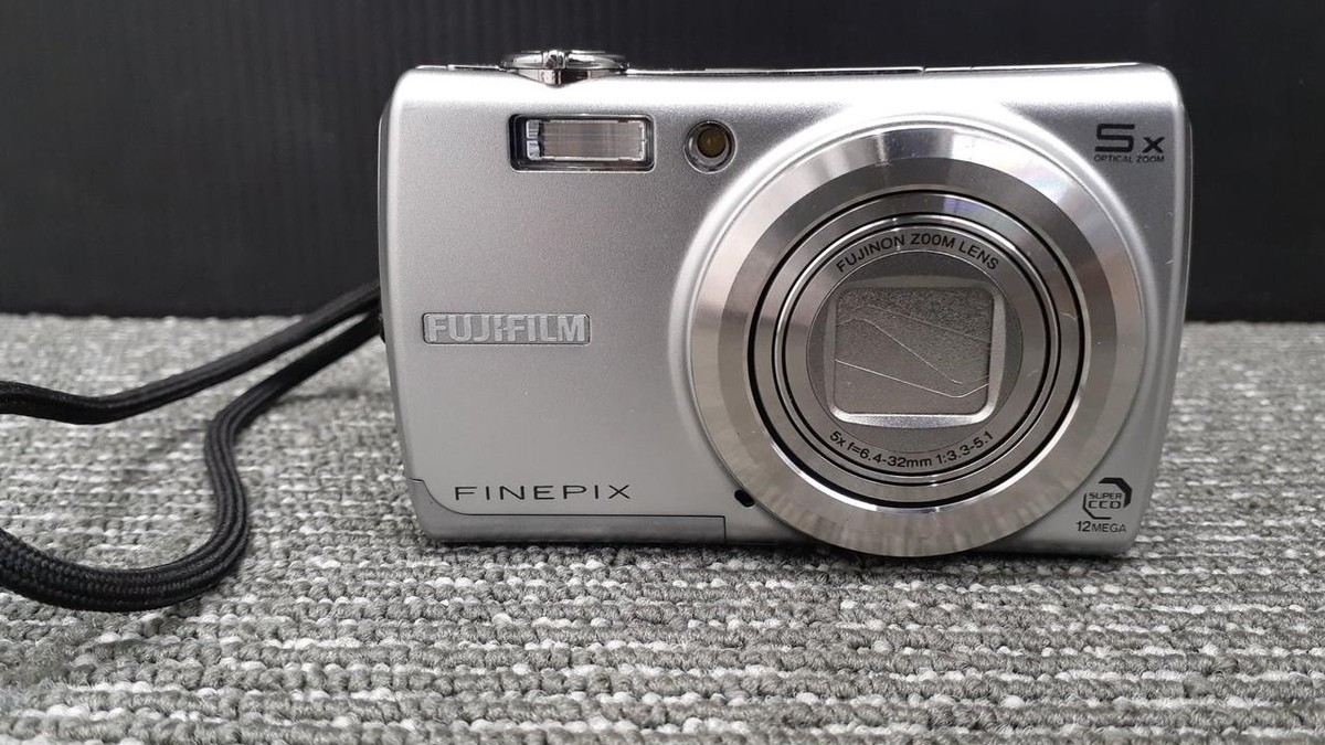 FUJIFILM FINEPIX F100fd 6.4-32mm 1:3.3-5.1 コンパクトデジタル 