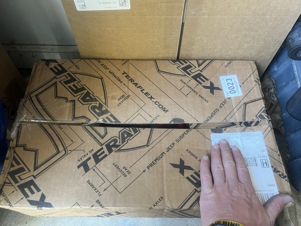 FabTech Coil Springs Powder Coated Red Jeep JKU Wrangler 2018 - Image 3 of 4