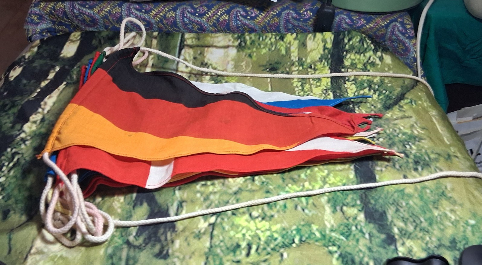 Vintage Fabric Bunnting Nations of the World 6 meters Cord Strung Flags Decorat
