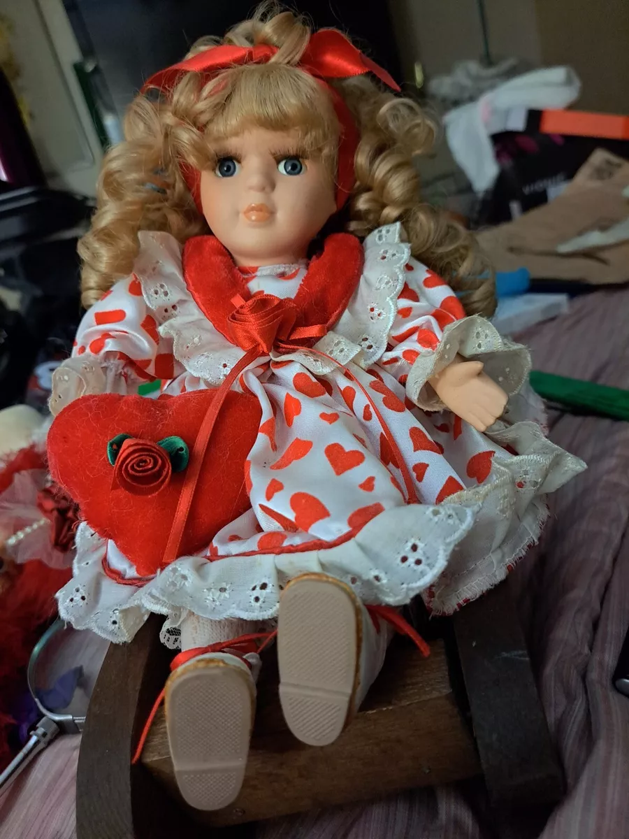 Porcelain dolls that sales play music