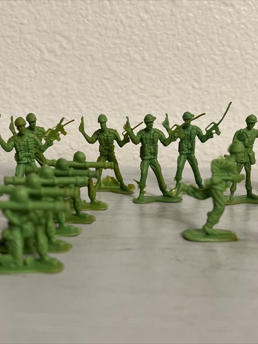 CHESAPEAK GREEN ARMY MEN ACTION FIGURE TOYS 26 PIECES (PRE-OWNED) - Picture 5 of 12