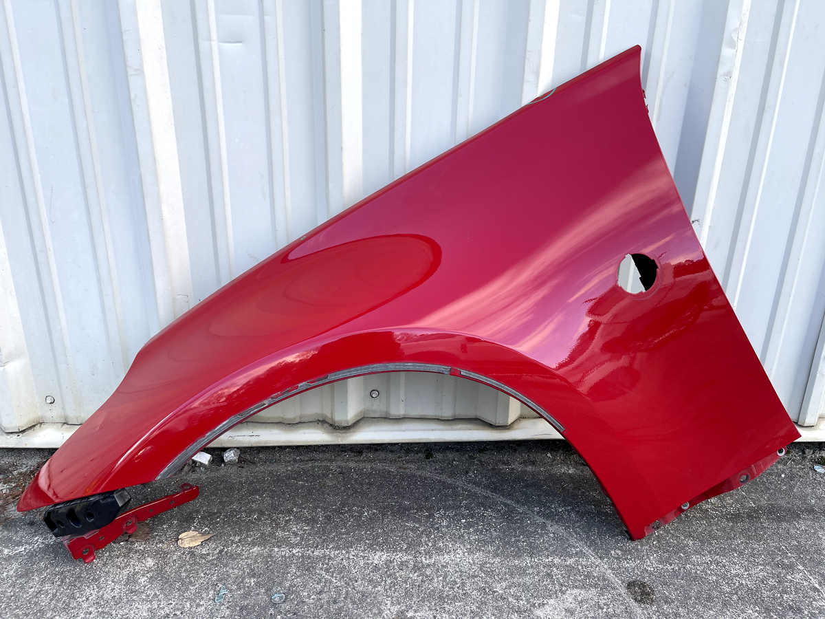 2017 NISSAN 370 NISMO FRONT DRIVER LEFT RED FENDER OEM (A54 2017 NISSAN 370 NISMO FRONT DRIVER LEFT RED FENDER OEM (A54