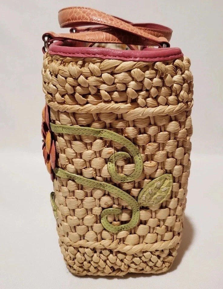 Cartera de mano Brighton Shelby de paja de ratán y cuero de cocodrilo en relieve floral Foto 4 de 4