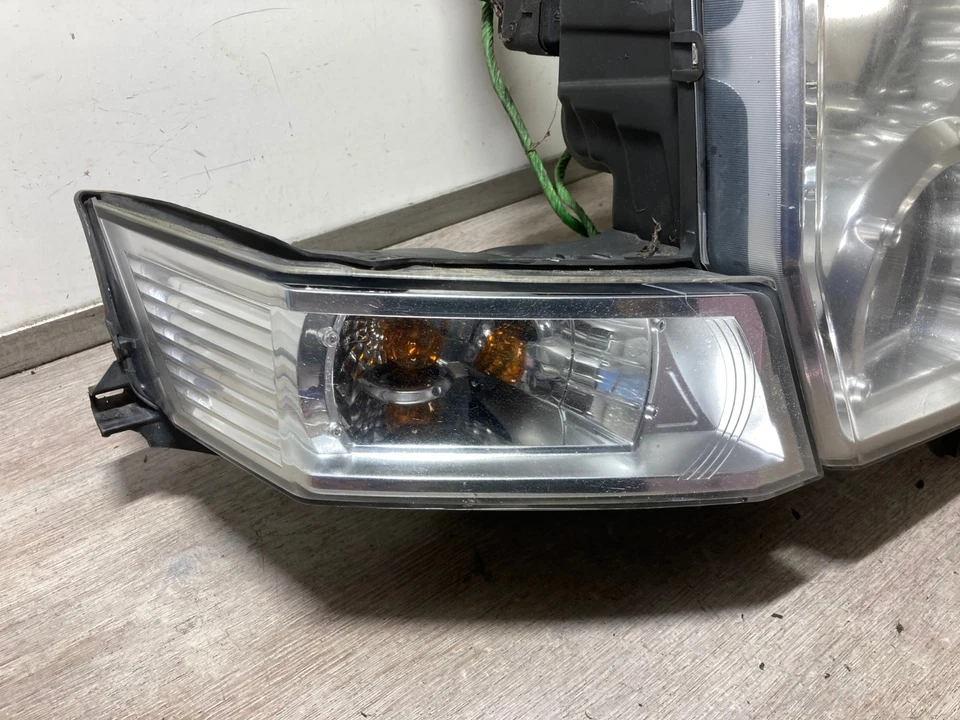 2007 JEEP COMMANDER DRIVER SIDE FRONT RIGHT HEADLIGHT 55157206AE - image 4 of 4