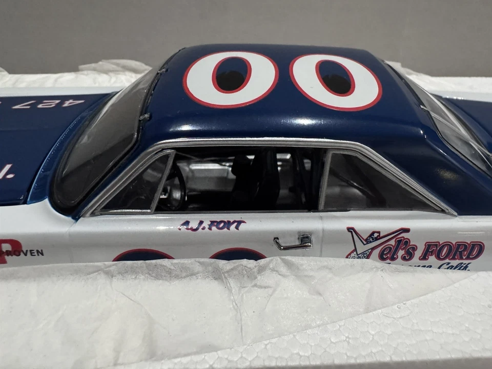 1965 AJ Foyt #00 Vel’s Ford Galaxie 1:24 University of Racing Diecast NASCAR - Image 2 of 4