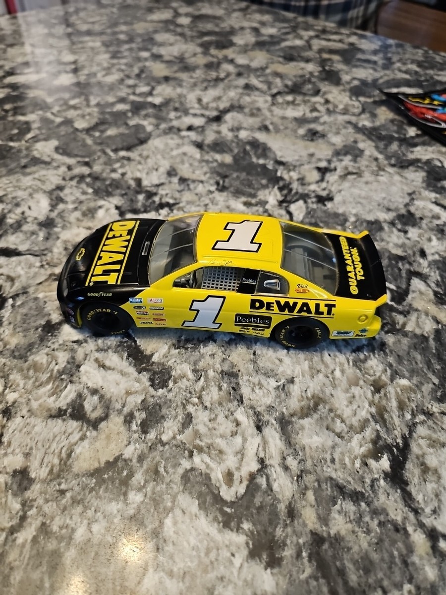 Racing Champions Hermie Sadler #1 NASCAR DeWalt 1:24 Yellow Die
