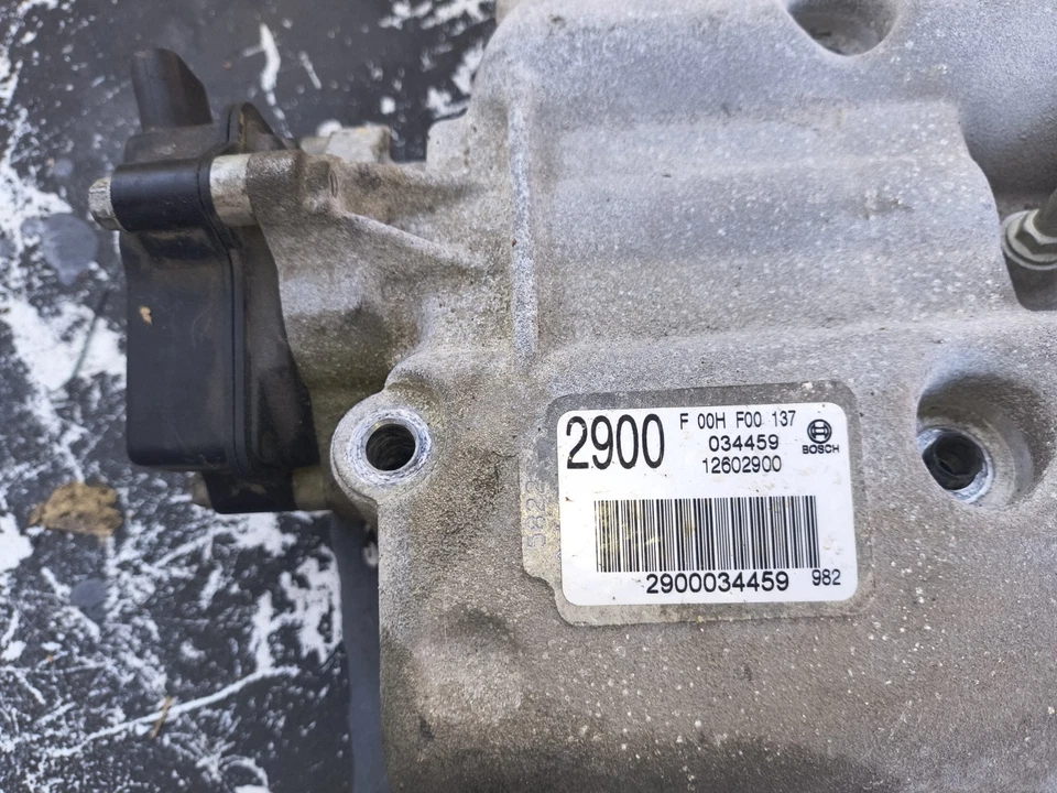 Saturn Aura 2008 cuerpo de acelerador de admisión superior Foto 3 de 4