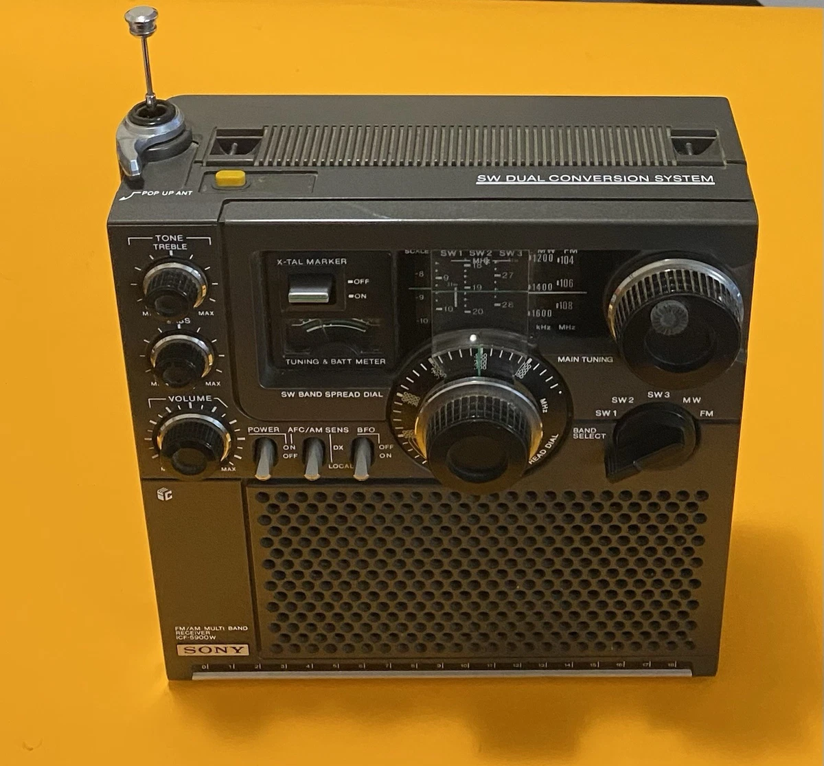 p1190 ソニーFM/AM MULTI BAND RECEIVER ICF-5900 鳴ります
