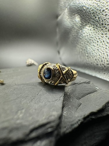 Solid 750 Yellow & White Gold 18ct Ring with Diamonds & Blue Sapphire