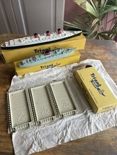 Lot Bateaux TRI-ANG et Quai Jouets Anciens 