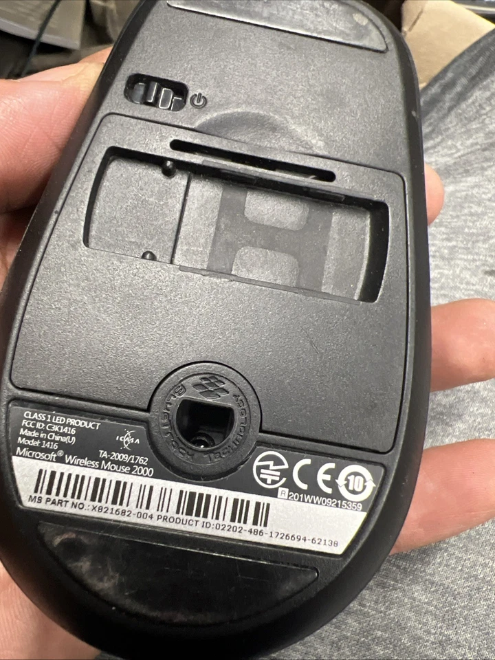 Microsoft Wireless Mouse 2000 Model 1416 Black *NO USB RECEIVER* - Image 2 of 4