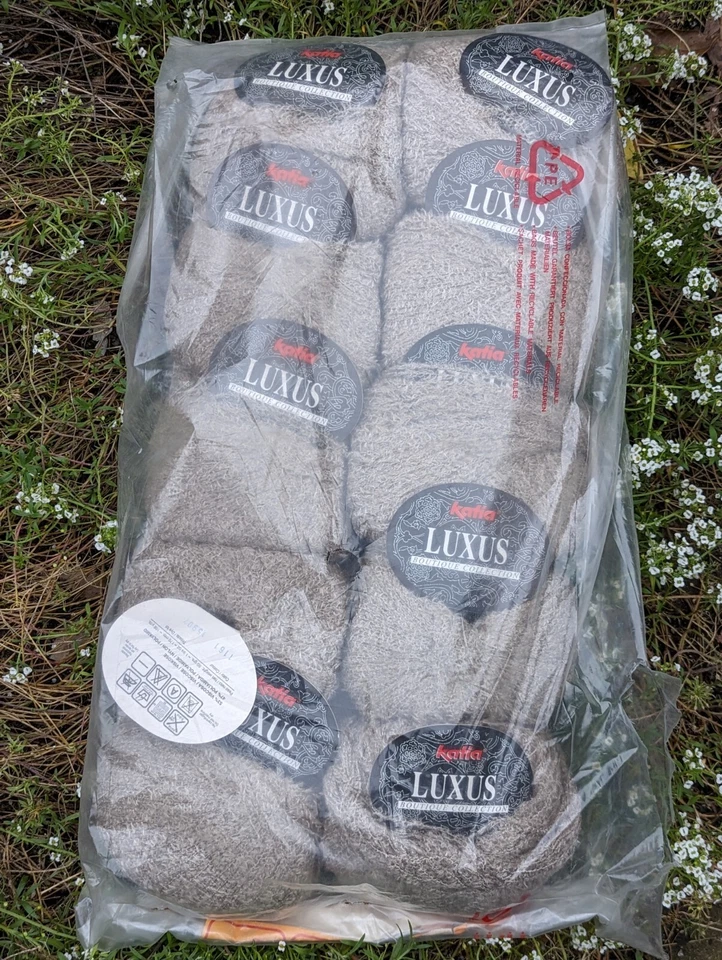 10 LUXUS Balls Katia Boutique Colection Taupe Shimmer Factory Packed Spain - Image 2 of 4