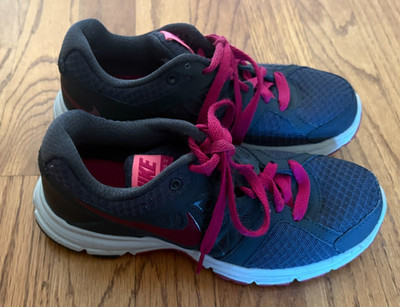 Nike Relentless 2 Shoes, Size 5