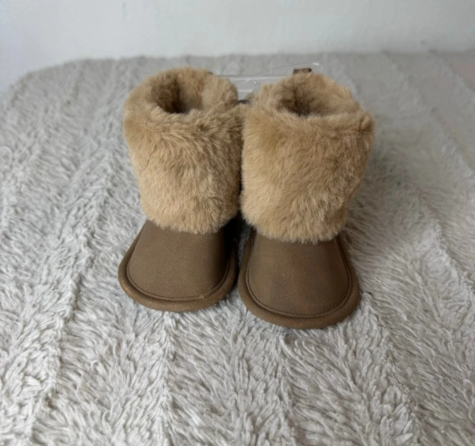 Nuevo Carter's Bebé Niña Botas Recién Nacido Acogedor Forro Tostado Marrón Invierno Botines Infantil Foto 3 de 4