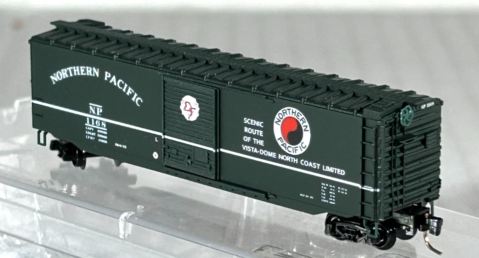 MICRO-TRAINS Z SCALE 50' STANDARD BOX CAR NORTHERN PACIFIC 50500452 - Image 2 of 3