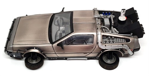 Sun Star 1/18 Scale DC12124F - De Lorean Back To The Future Part 2 - Picture 4 of 8