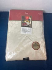 TABLECLOTH Noel Homewear with 6 Napkins ROUND 70"New NIP Holiday