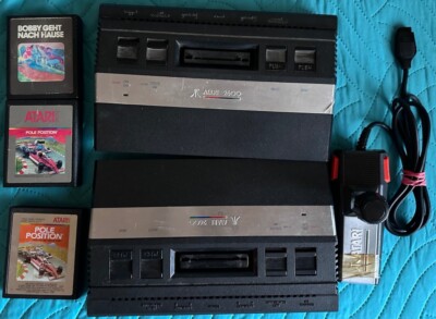 2 x Atari 2600 Spielekonsole (PAL) 1 x Controller & 3 Spiele, eventuell Defekt?