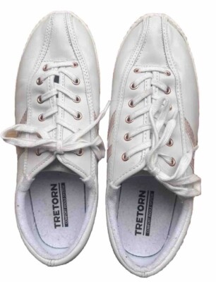 Practically new Women's TRETORN 8.5 tennis shoes from HSN Like the ones from 70s