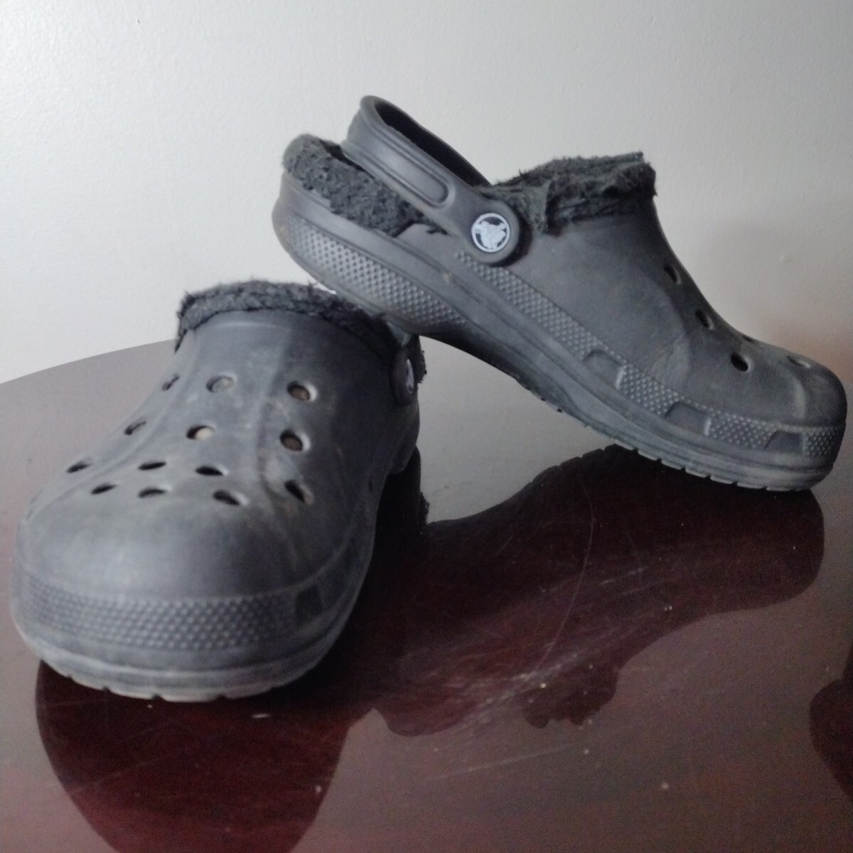 Crocs Classic Clogs Unisex W 8 M 6 Shoes Black Faux Fur Lined Casual Comfort