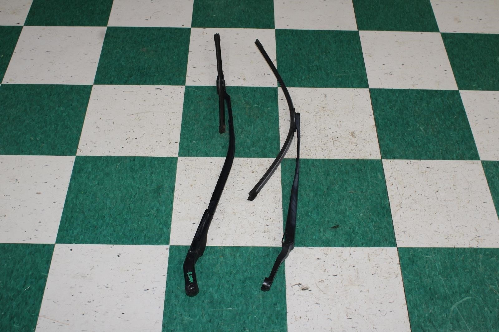 14-17 Ghibli Front Windshield Wiper Arm Linkage Pair 2x OEM Factory Original Set