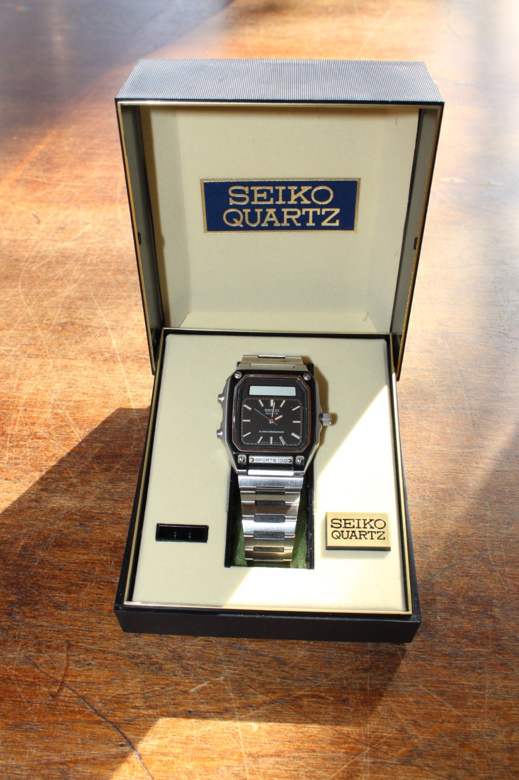 JAPAN DIAL SEIKO ANA-DIGI MEN'S VINTAGE QUARTZ H557-5090 WATCH BLACK - vintagewatches.pk