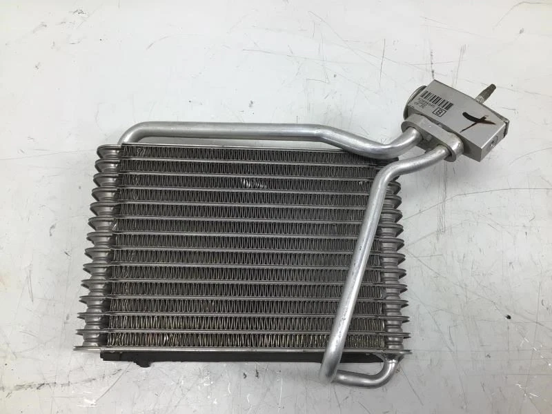 Núcleo evaporador auxiliar aire acondicionado trasero GMC YUKON 2007 2014 XL CON VÁLVULA DE EXPANSIÓN Foto 4 de 4