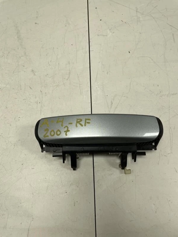 Audi A4 2007 sedán puerta delantera derecha manija exterior OEM+ (gris cuarzo metálico) Foto 2 de 4