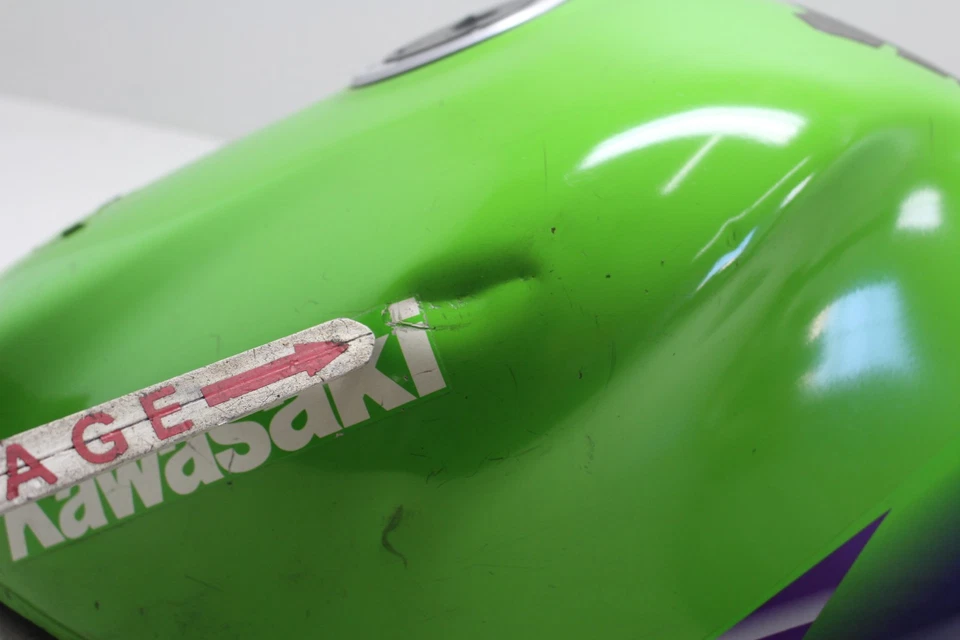1998-1999 KAWASAKI NINJA ZX9R ZX-9R GAS TANK FUEL CELL PETROL RESERVOIR - Image 3 of 4