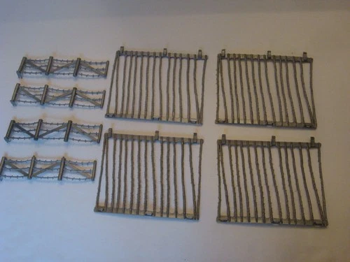 Marx  Battleground  Play Sets  / Barbed Wire  / 4 pcs standar & 4 pcs Concertina