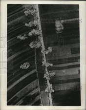 1941 Press Photo Russo German Front German bombs falling close to Soviet column