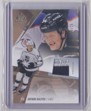 2023-24 UD SP GAME USED GOLD PATCH BASE PARALLEL 13/25 ARTHUR KALIYEV #64 KINGS