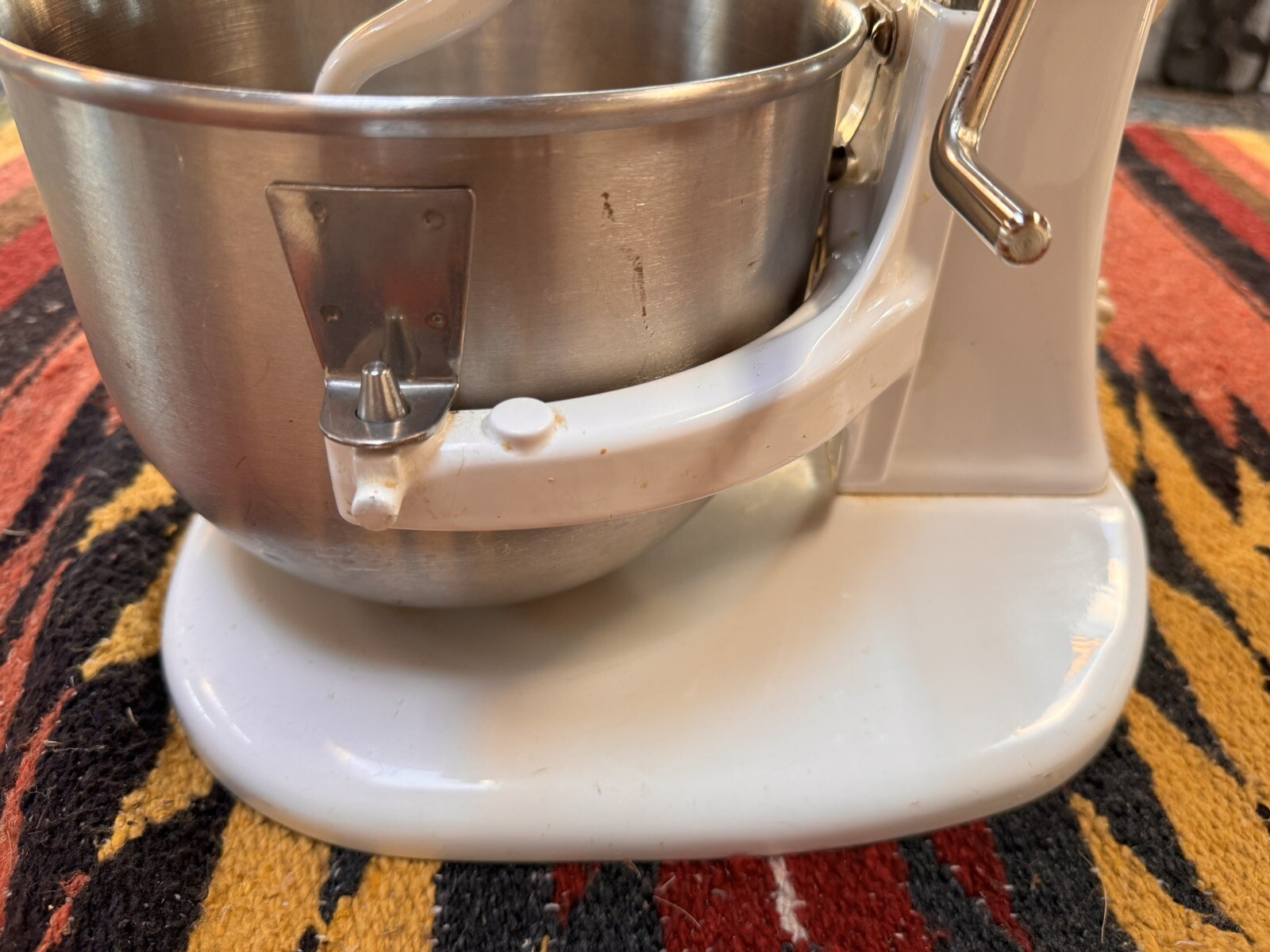 Kitchen Aid Mixer Heavy Duty 10Speed Model K5SS Bowl And Attachment