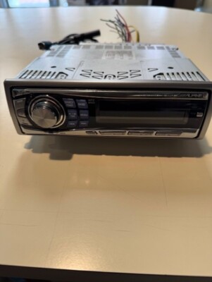 ALPINE CDE-9852 CD RECEIVER Great Condition