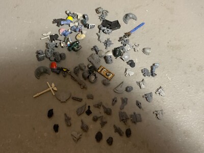 A23310 WARHAMMER 40K SPACE MARINES BITS LOT SOME SPACE WOLVES HEADS ARMS GUNS