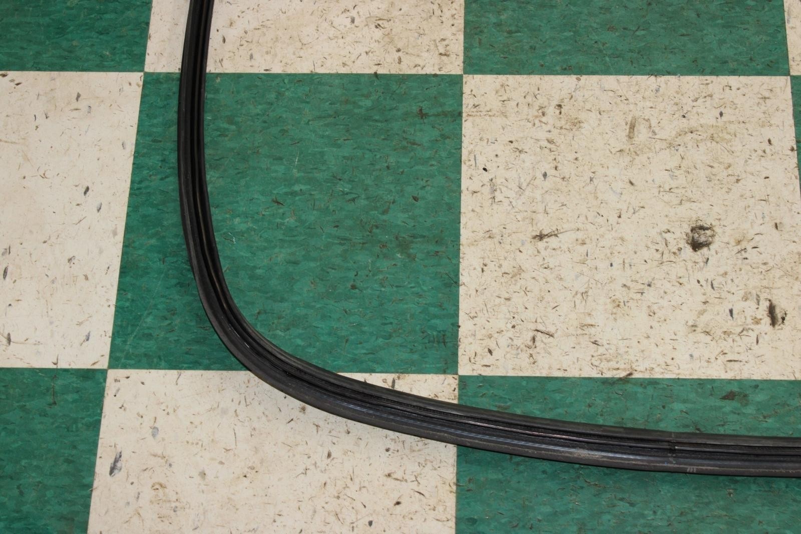 14-18 Flying Spur Black Rear Trunk Hatch Rubber Weather Stripping Seal OEM WTY