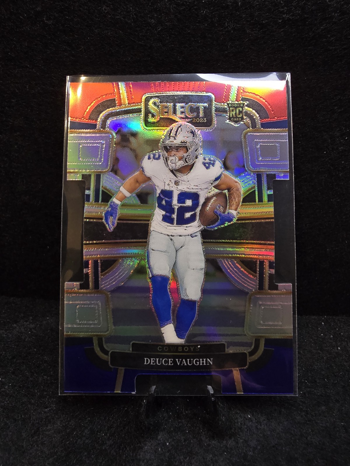 2023 Select - Concourse Deuce Vaughn #28 Red & Blue Prizm Die-Cut (RC) Cowboys
