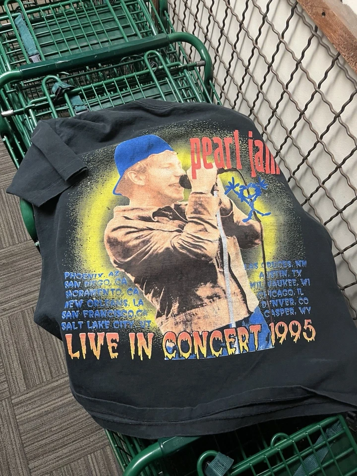 Vintage Pearl Jam 1995 Live Concert Tee Original Parking Lot Bootleg - Image 2 of 2