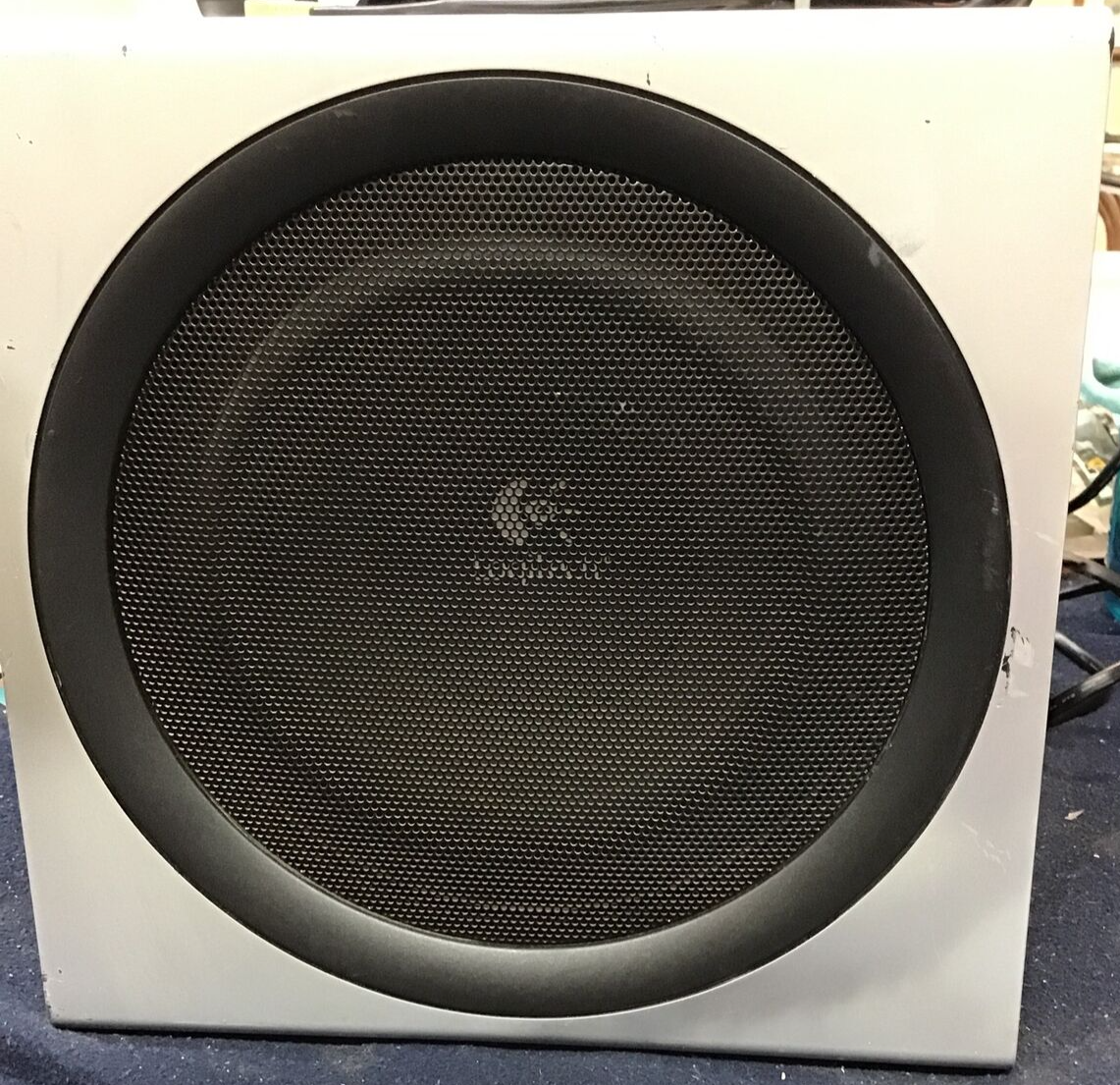 Logitech Z-2300 2.1 THX 200W Speakers & Subwoofer *Tested Logitech Z-2300 2.1 THX 200W Speakers & Subwoofer *Tested